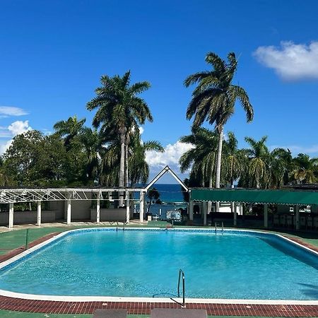 Apartamento Sea Castles La Vue Montego Bay Exterior foto