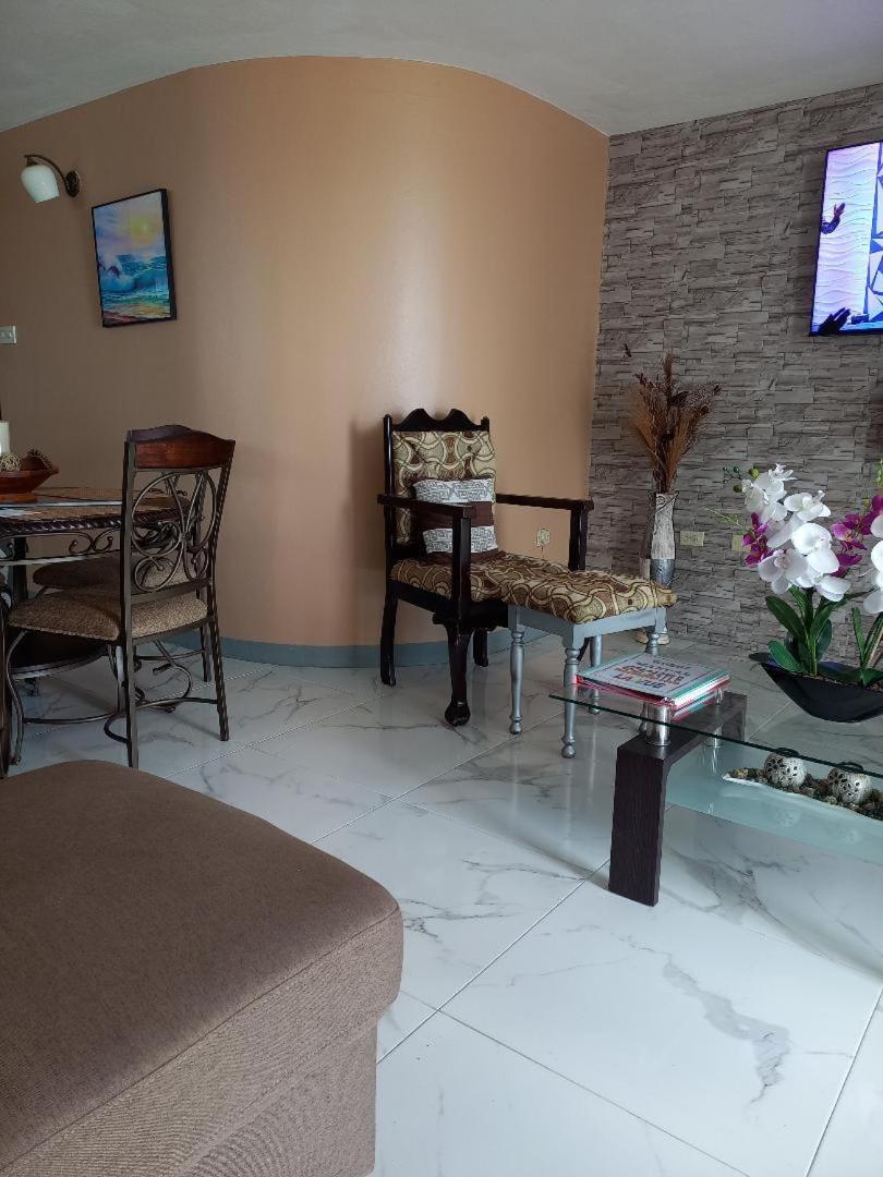 Apartamento Sea Castles La Vue Montego Bay Exterior foto